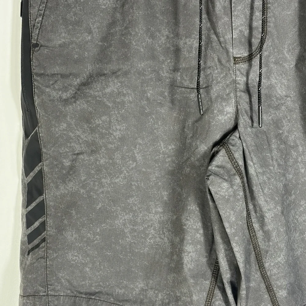 American Eagle AE Flex Men's Medium Gray Performance Athletic Training Shorts